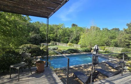 G&icirc;te n&deg;84G3473 M&eacute;nerbes - Vaucluse - L'Agap&egrave;, comme si vous y &eacute;tiez!