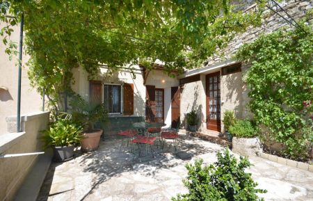 G&icirc;te n&deg;84G681 Caseneuve - Vaucluse - photo
