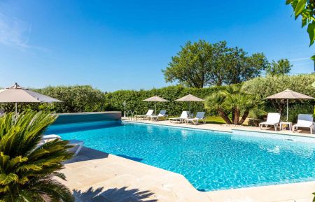 G&icirc;te n&deg;84G2118 Crillon-le-Brave - Vaucluse - A la piscine