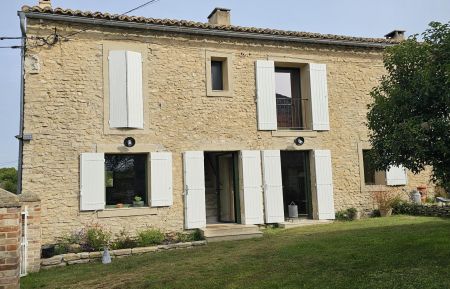 G&icirc;te n&deg;84G3703 Lagnes - Vaucluse - photo