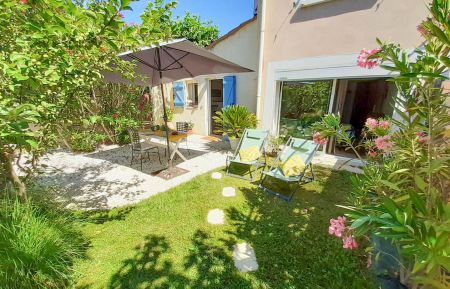 G&icirc;te n&deg;84G4249 L'Isle-sur-la-Sorgue - Vaucluse - Un gite accueillant avec son espace jardin bien expos&eacute;.