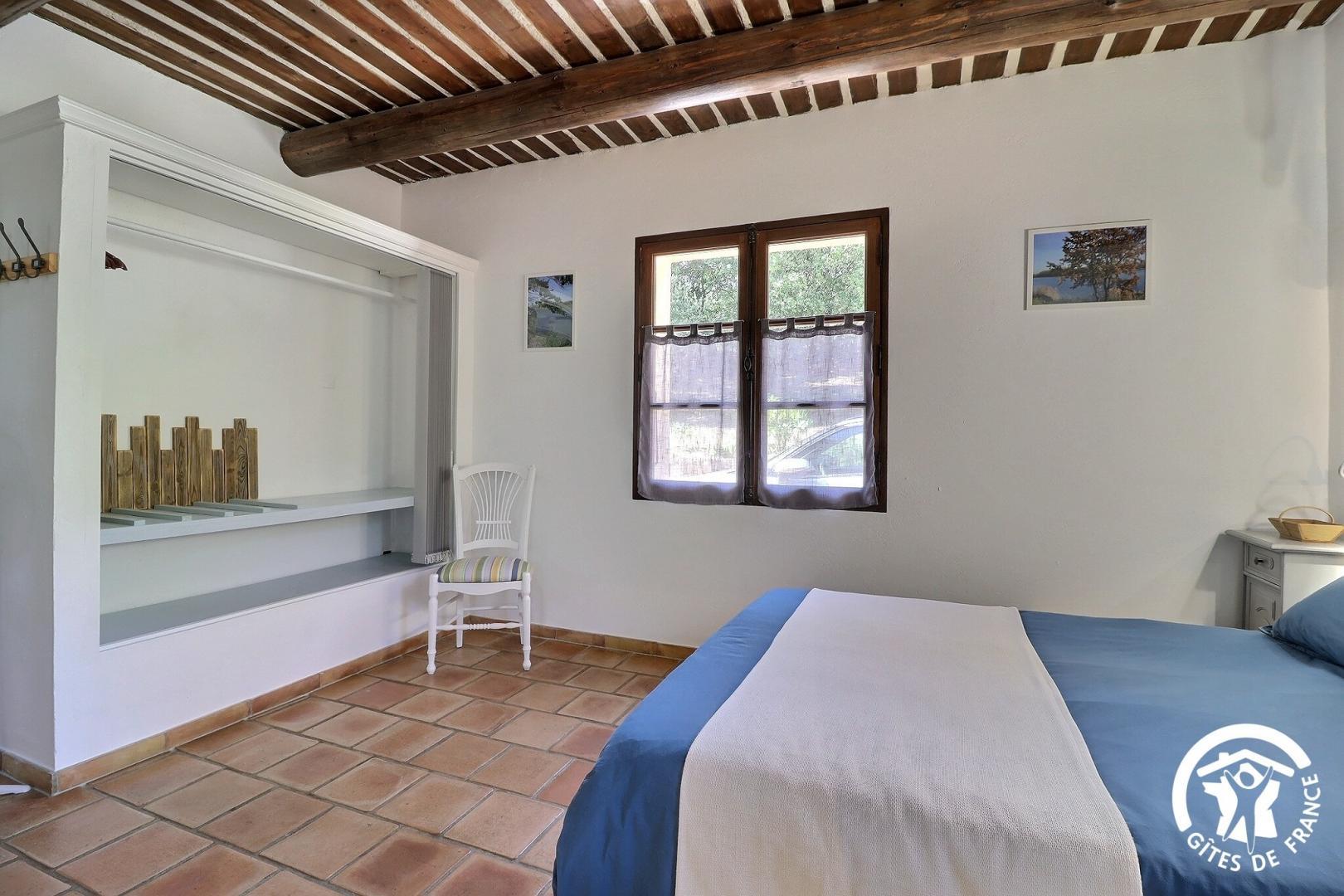 Les Chambres du Luberon, les grands rangements de la Chambre Durance photo 27