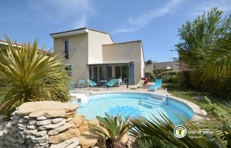G&icirc;te n&deg;84G4278 Saint-Saturnin-l&egrave;s-Avignon - Vaucluse - photo