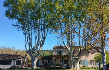G&icirc;te n&deg;84G3653 Lauris - Vaucluse - photo