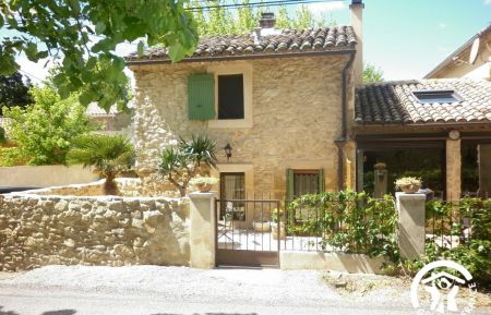 G&icirc;te n&deg;84G4292 Sarrians - Vaucluse - photo