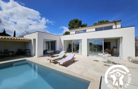 G&icirc;te n&deg;84G4332 Ch&acirc;teauneuf-de-Gadagne - Vaucluse - photo