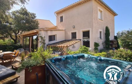 G&icirc;te n&deg;84G4324 Beaumes-de-Venise - Vaucluse - photo