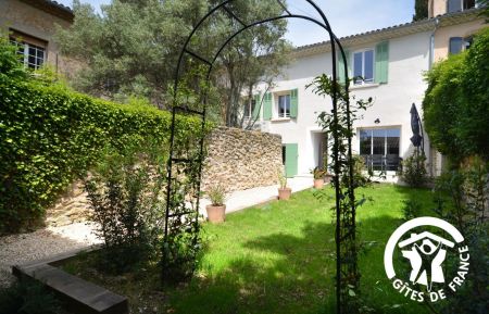 G&icirc;te n&deg;84G4353 Puyvert - Vaucluse - photo